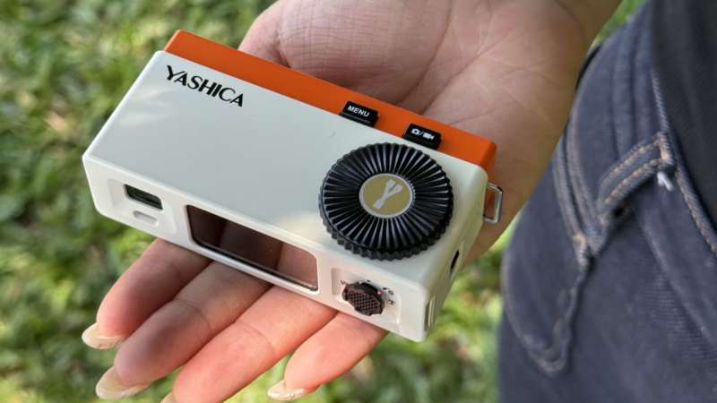 Yashica Y16