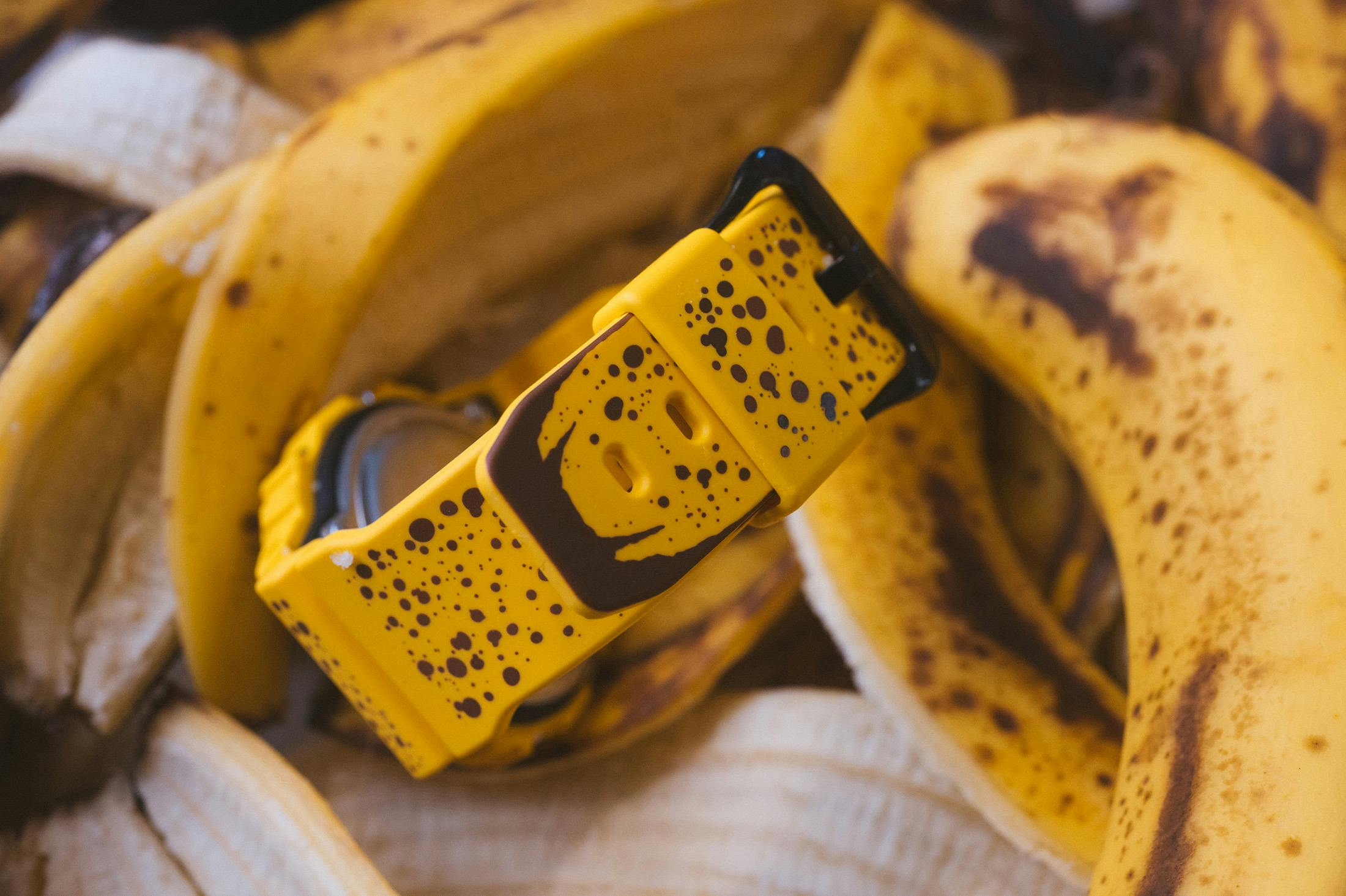 Brown-speckled yellow resin strap with matching keeper and dark banana-tip motif.