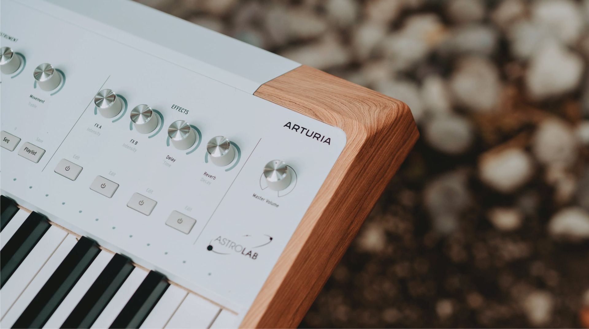 Arturia AstroLab 61 effects and master-volume controls