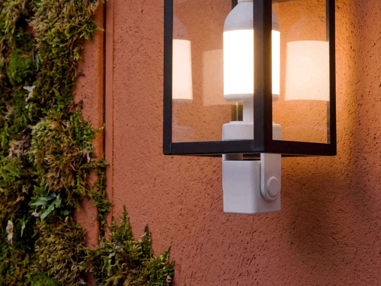 This bulb camera can follow movement from your porch light - The Gadgeteer