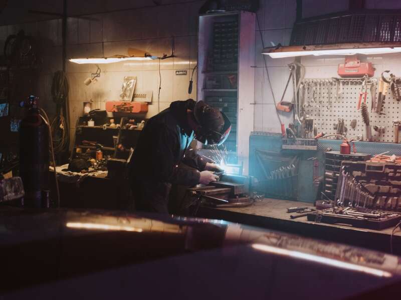 5 Cordless Power Tool Kits for Building Your First Workshop 2