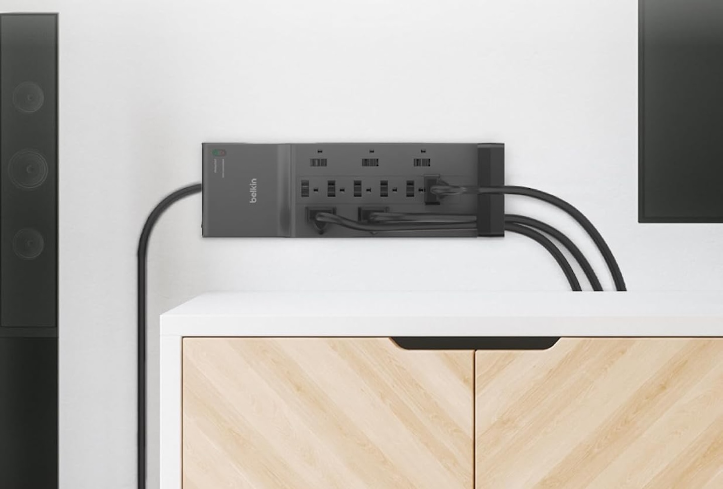 Belkin 12 Outlet Surge Protector Power Strip w 12 AC Outlets 8ft Flat Plug