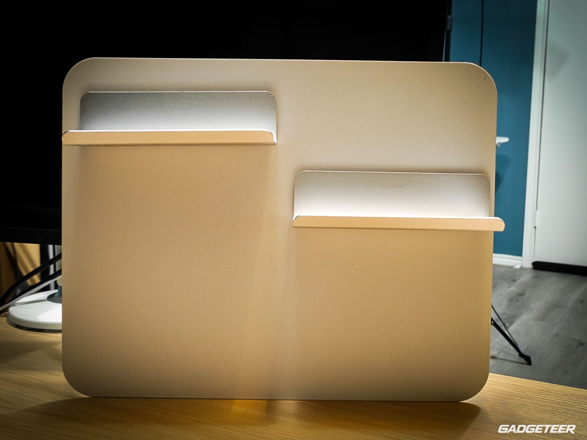 Dezctop desk divider with two attached accessory trays