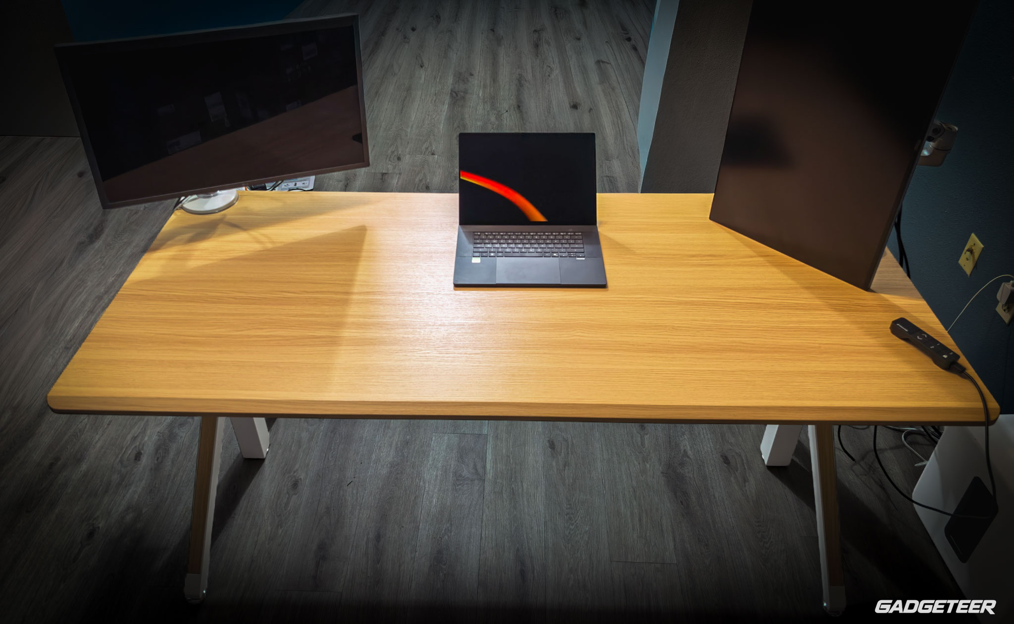 Wide oak work surface of the Dezctop Revon Elite standing desk