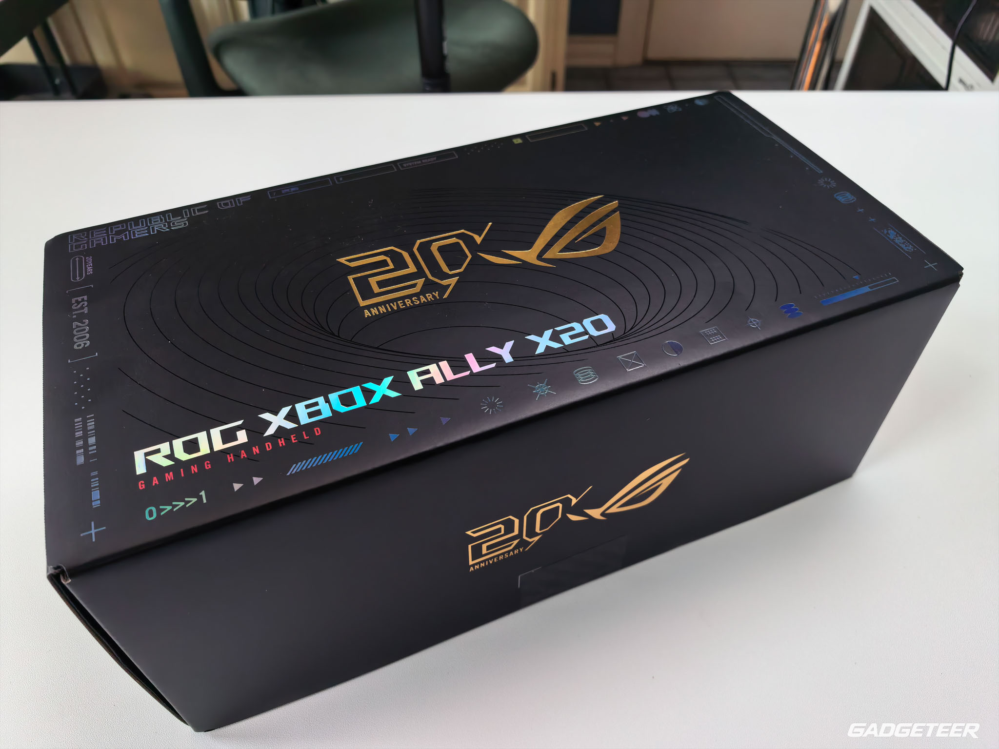 The black retail box carries gold ROG anniversary branding.
