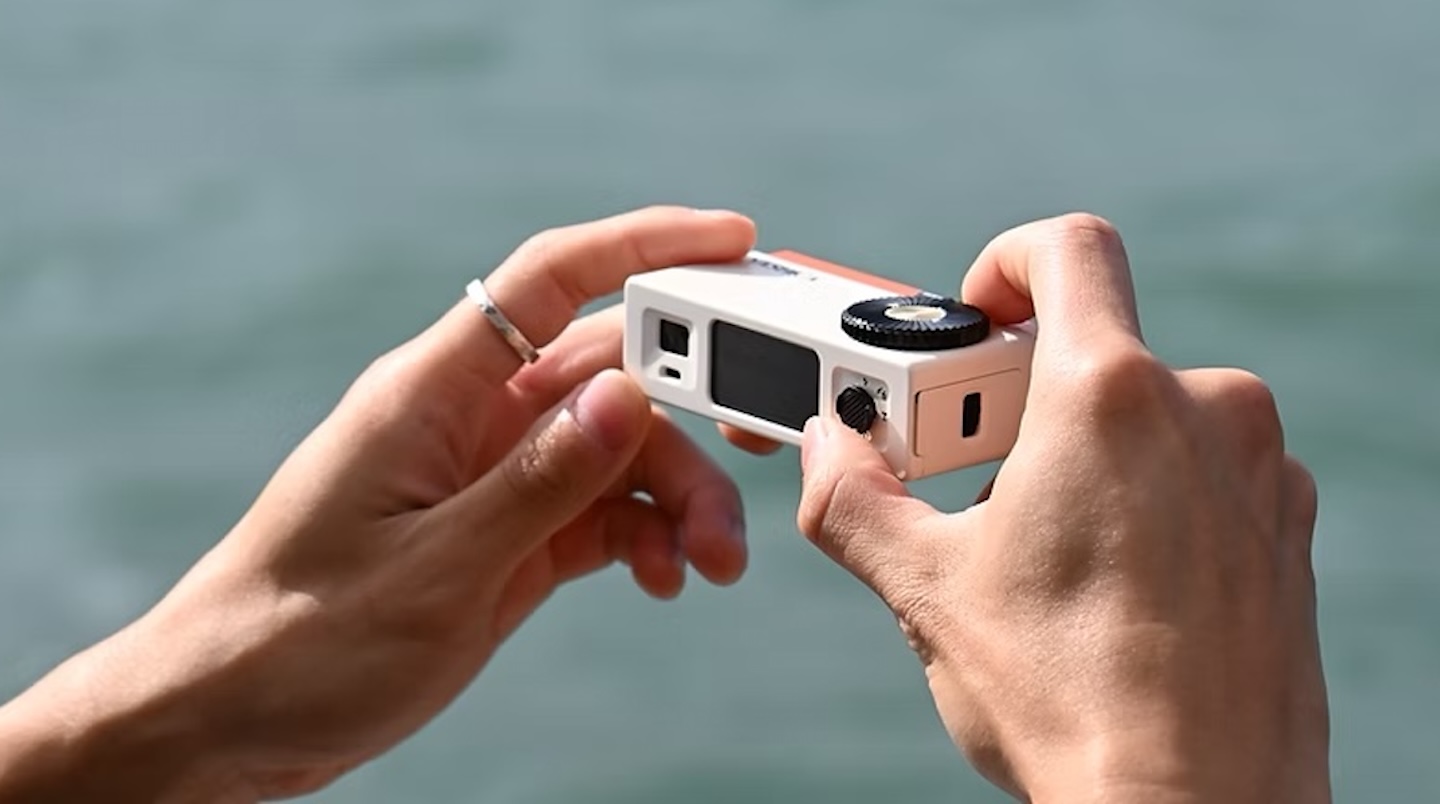 YASHICA Y16 Pocket Camera 4