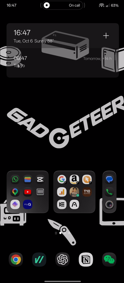 The narrower phone view with the Find N6 folded shut.