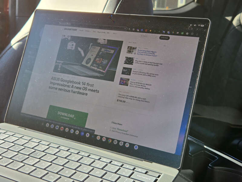 A Gadgeteer webpage open on Vincent’s ASUS Googlebook 14.