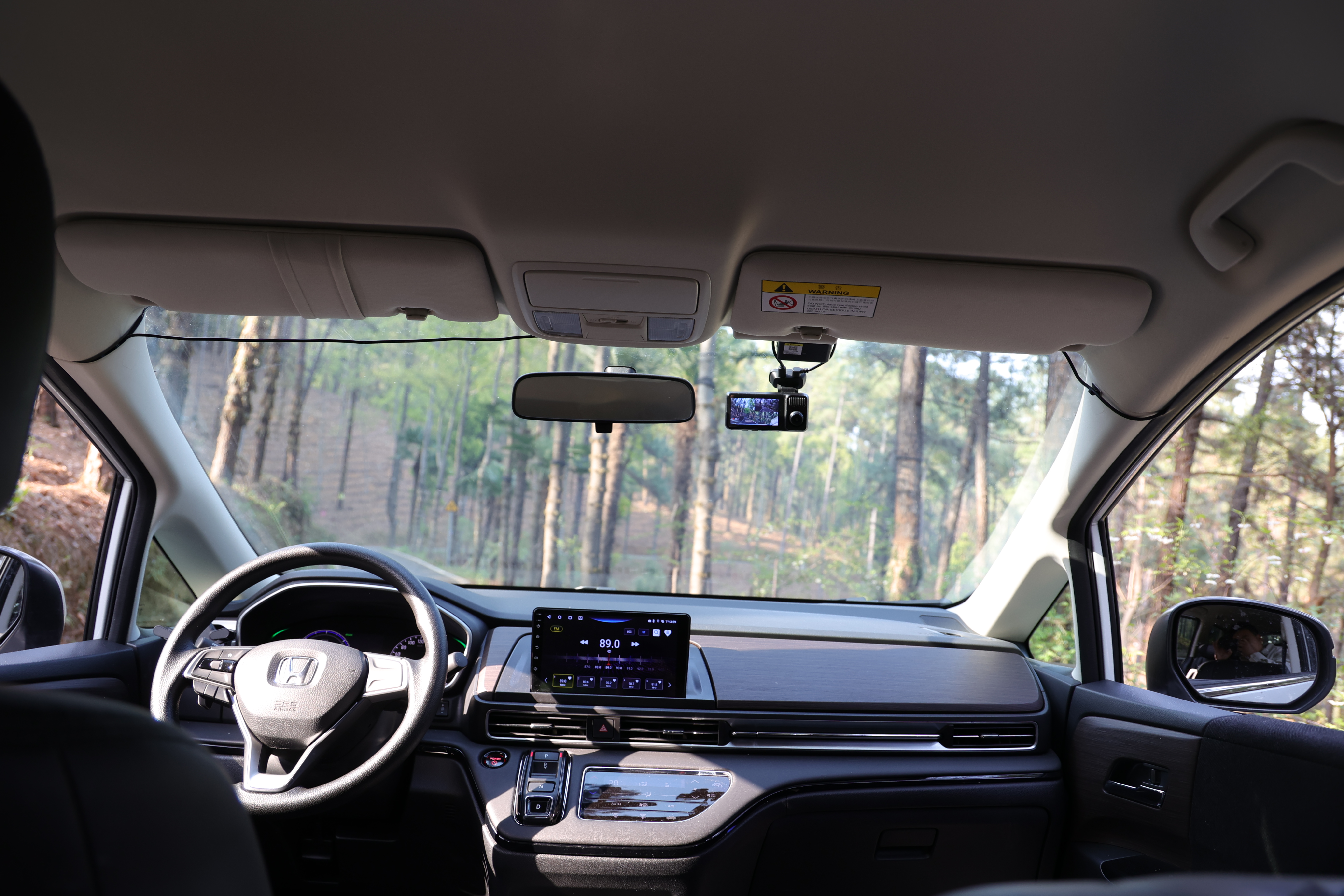 REDTIGER F17 Elite installed near the rearview mirror in a car, with cables visible across the windshield