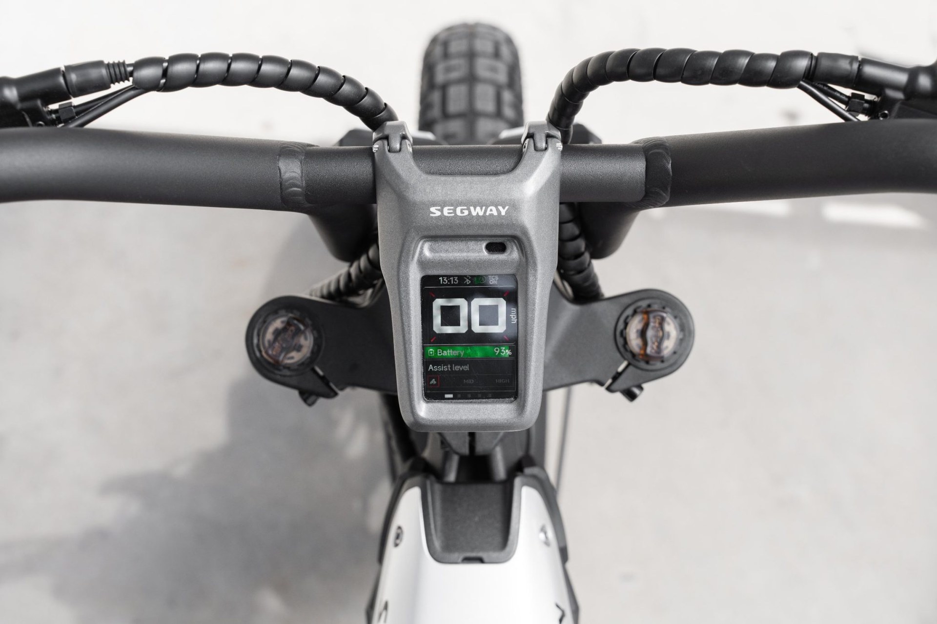 Segway Xyber Air handlebars and central color display